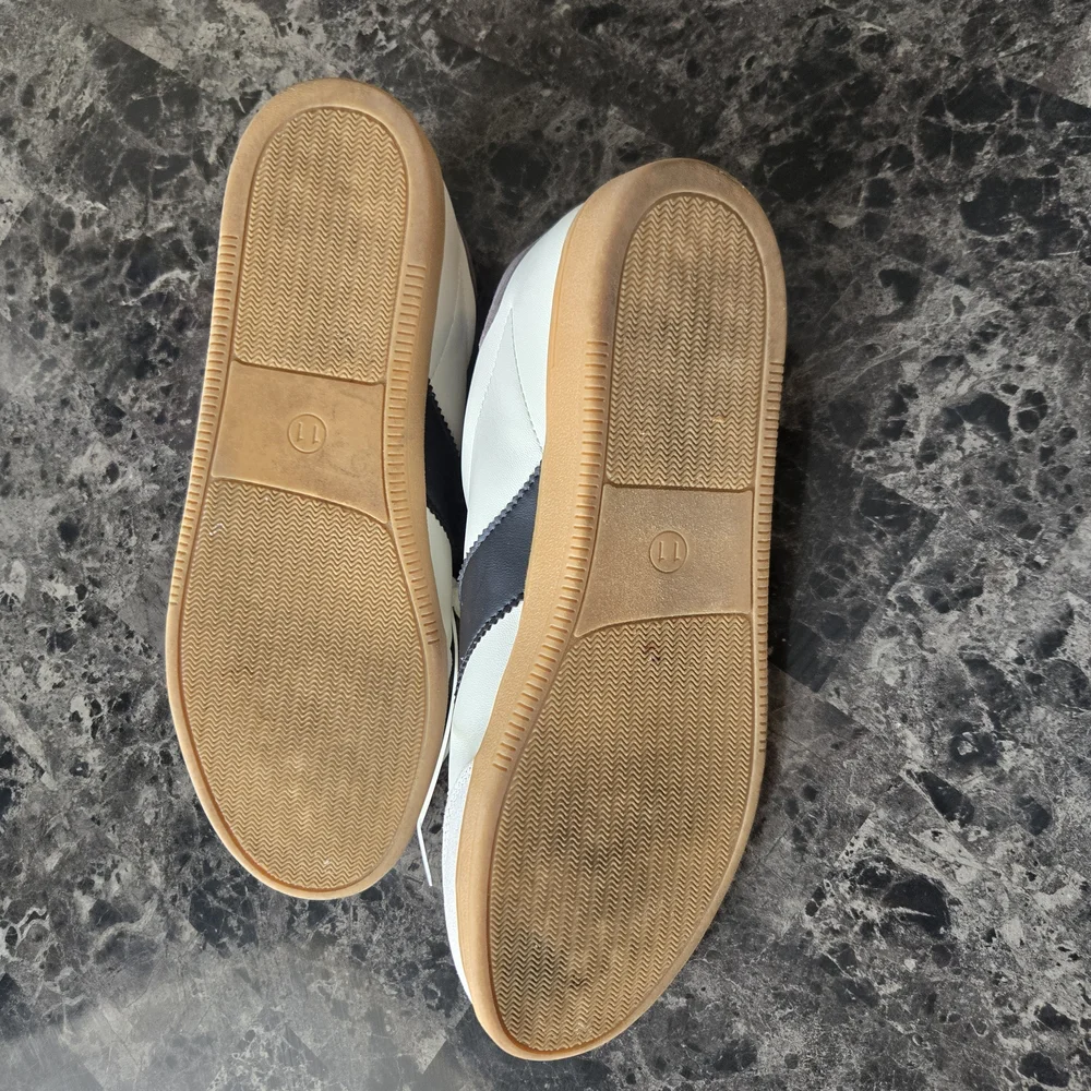 Universal Thread White and Black Sneakers with Tan Sole